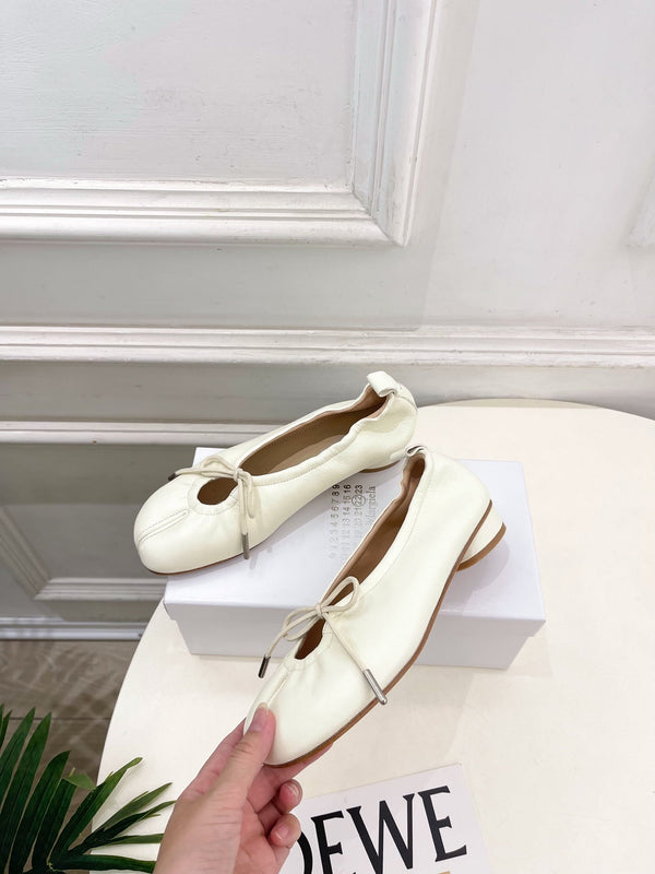 MM 26s Tabi Ballet Flats Cream Lambskin 947489
