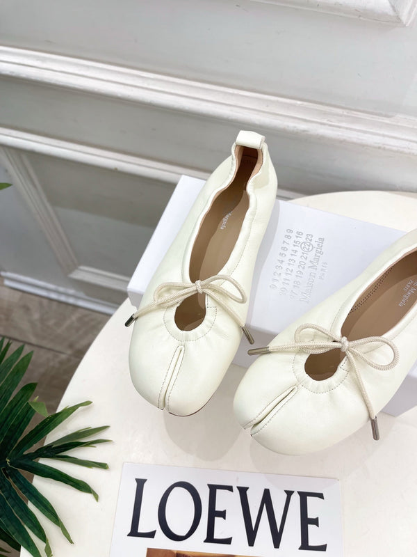 MM 26s Tabi Ballet Flats Cream Lambskin 947489