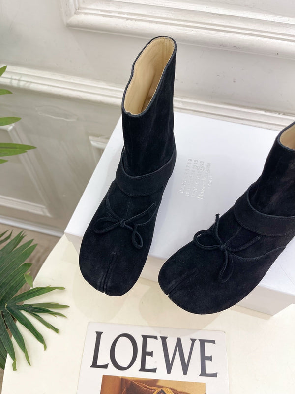 MM Tabi Ankle Boots Black Suede 112266