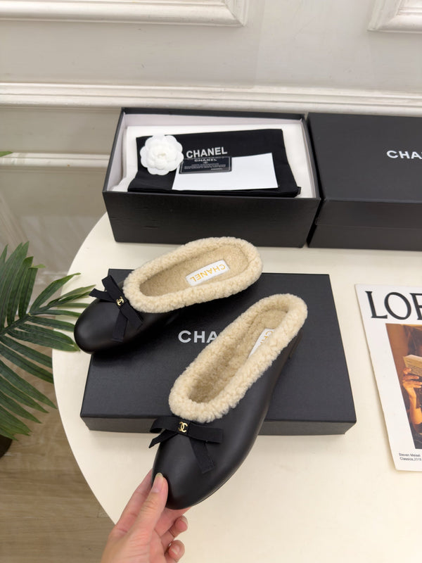 CC 26s Mules Black Sheepskin Shearling 111931