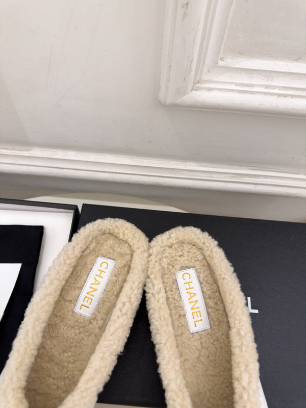 CC 26s Mules White Sheepskin Shearling 111932
