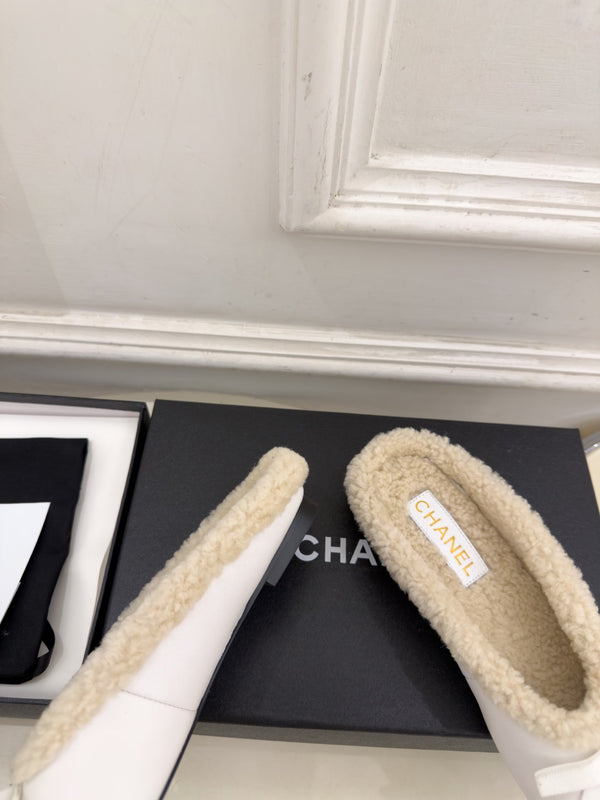 CC 26s Mules White Sheepskin Shearling 111932