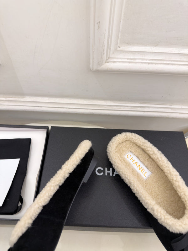 CC 26s Mules Black Suede Shearling 111934