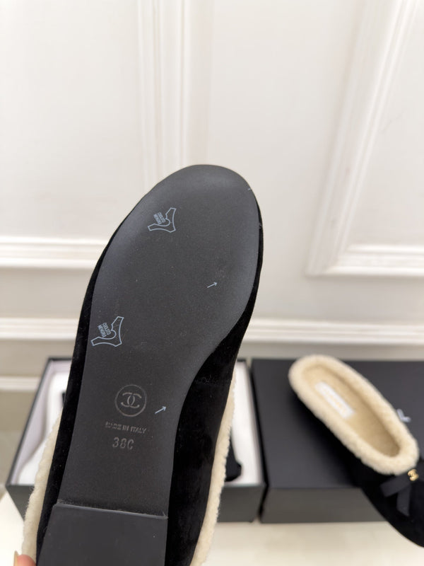 CC 26s Mules Black Suede Shearling 111934