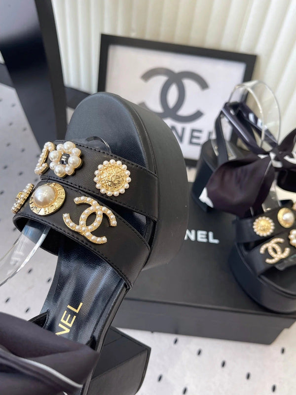 CC 26s Platform Sandals 75 Black Sheepskin Mixed Gold Charm 650091