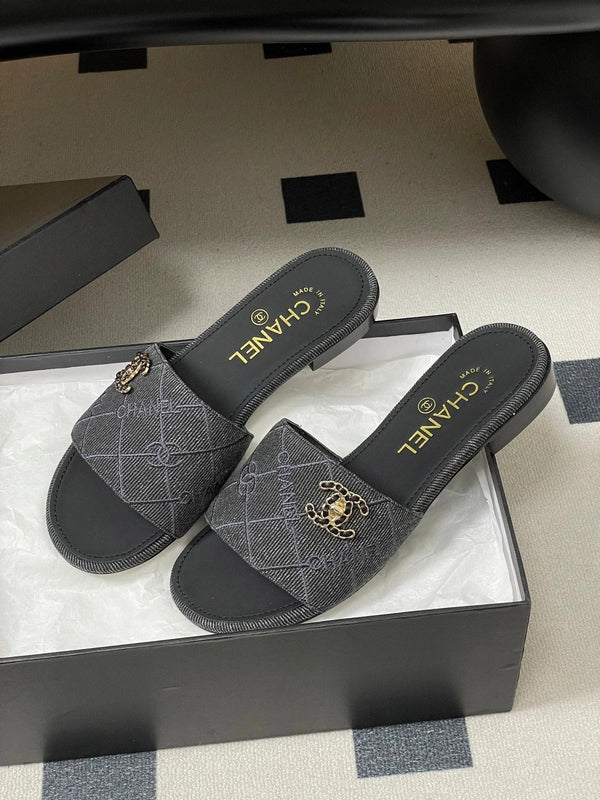 CC 26s Flat Sandals Black Canvas Sheepskin Double C 649508