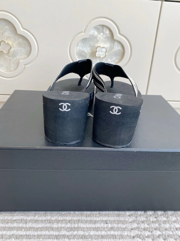 CC 26s Thong Sandals 65 Black White Rubber Leather 647677