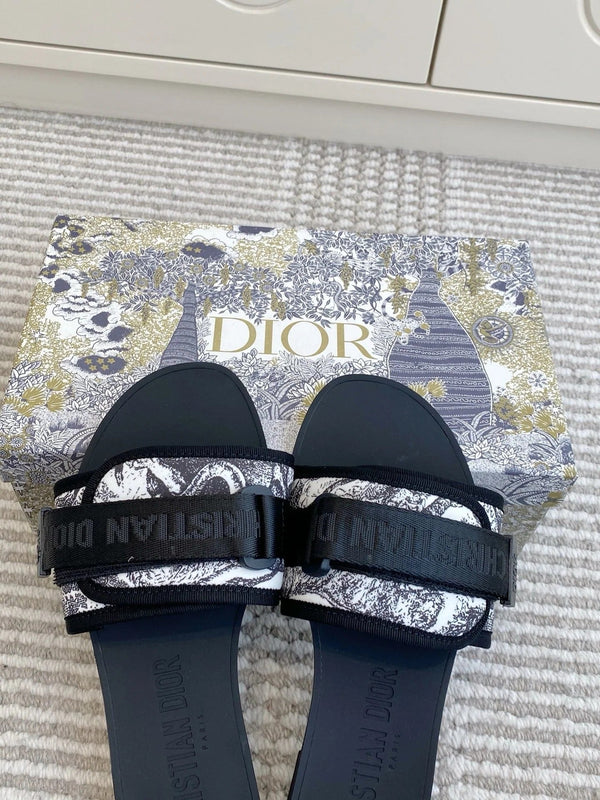 CD 26s Flat Slippers Black White Canvas Rubber 648130