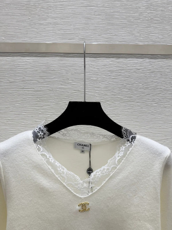 CC 26 Long-sleeved Top With Lace Neckline and Cuffs Wool 652456