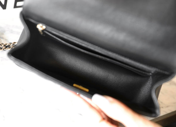 FLAP BAG 23 BLACK LAMBSKIN GOLD HARDWARE TOPHAND