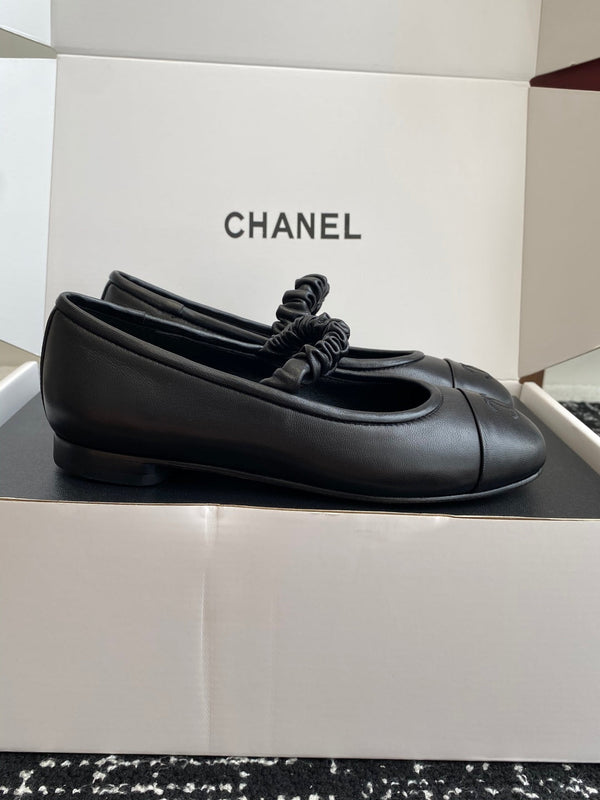 CC 25SS Embroidered Double C logo Mary Janes Black Sheepskin 473427