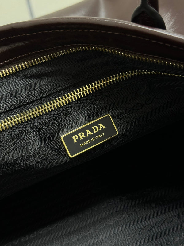 Pra Lux Soft Waxed Leather 1BA439 Extra Large 42cm Handbag Burgundy 267459