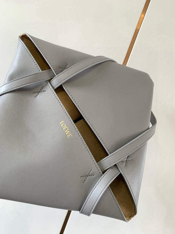 LOE 31 Medium Puzzle Fold Tote In Asphalt Grey Coffee Glossy Cowhide 274317