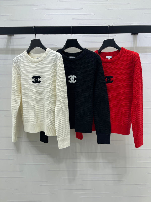 CHANEL 26 LOGO KNIT WHITE SWEATER 335409