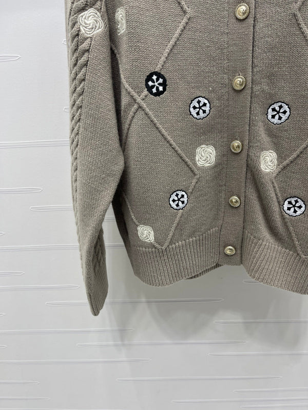 CHANEL 26 DIAMOND-PATTERNED LONG-SLEEVE BROWN CARDIGAN 335385