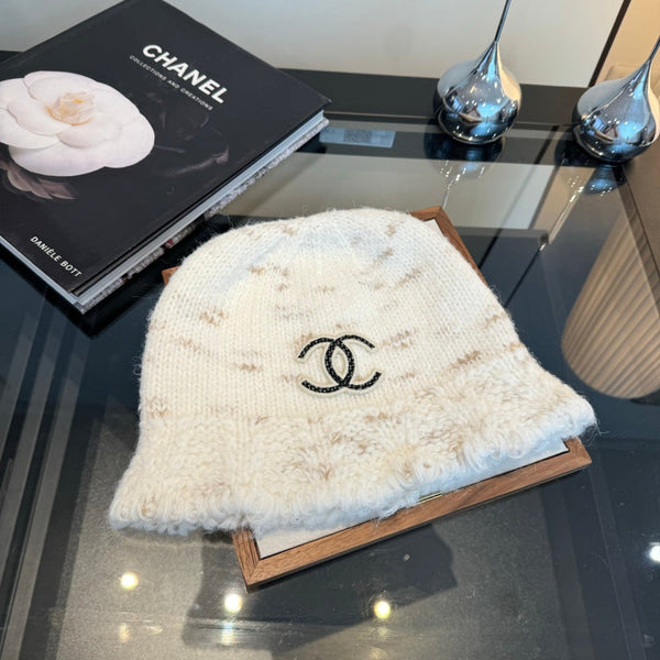 Chanel New Knitted Bucket Hat White in Fibrous 980143