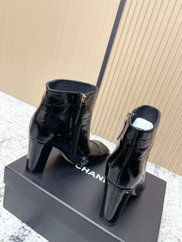 CHANEL Fall/Winter Chelsea Black Short Boots in Cowhide 591404