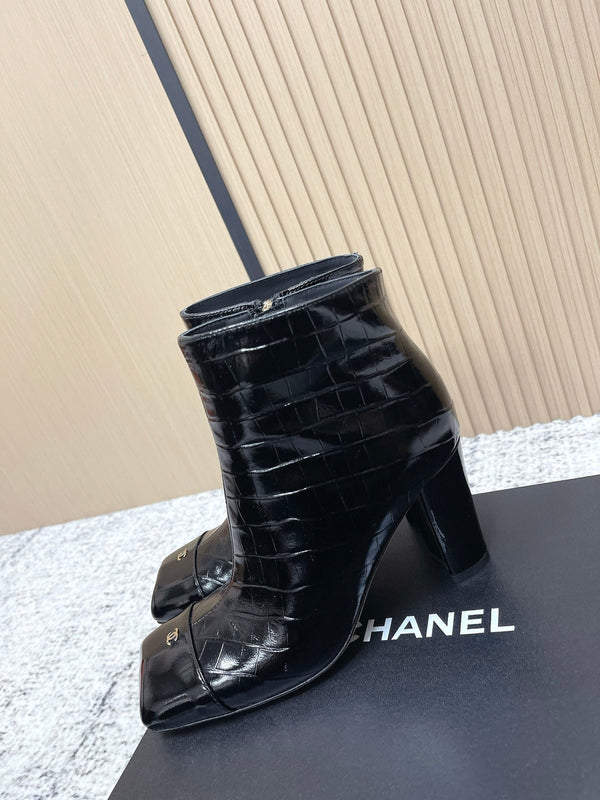 CHANEL Fall/Winter Chelsea Black Short Boots in Cowhide 591404