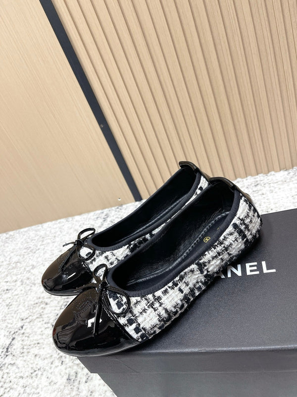 Chanel 26SS Ballet Flats Shoes Black White in Lambskin with Fabric 591395