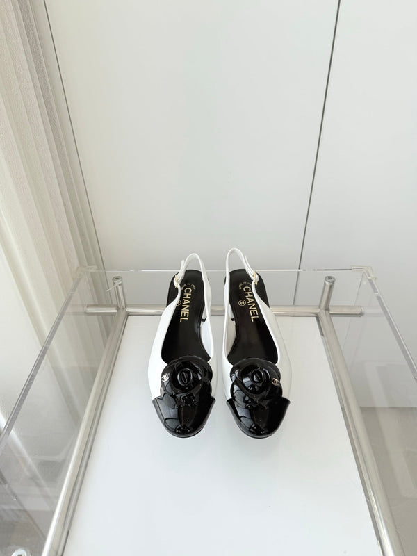 Chanel 26 Camellia High Heels 35 White Black in Patent Leather 597415