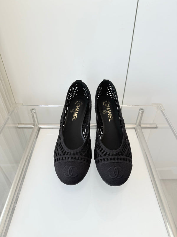 Chanel 26 Ladies 50 Ballet Flats Black in Fabric 597340