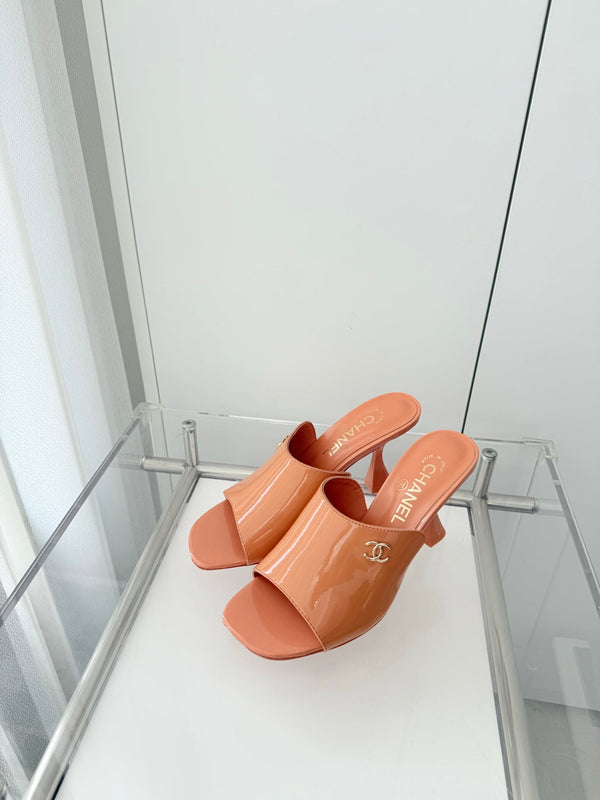 Chanel 26 Sandal 90 Orange in Patent Leather 597369