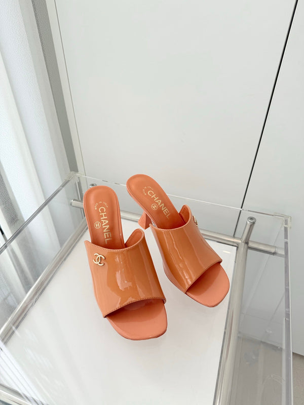 Chanel 26 Sandal 90 Orange in Patent Leather 597369