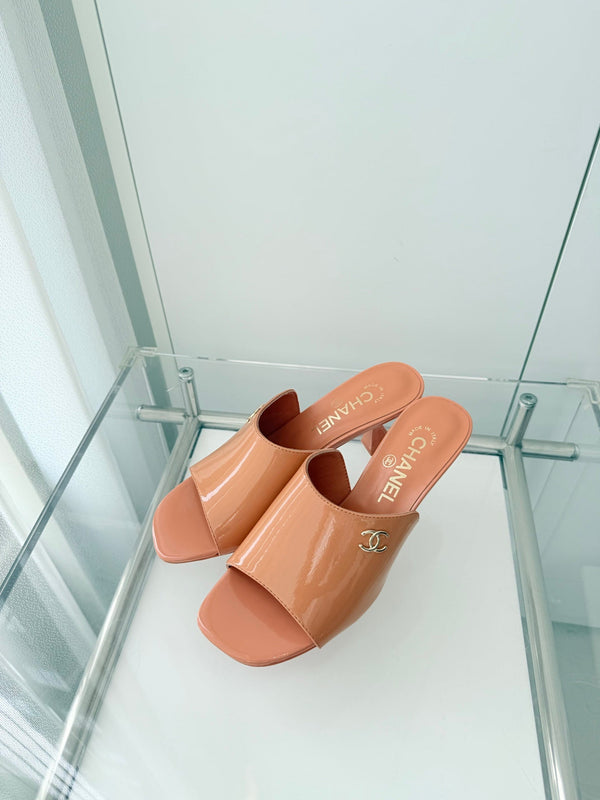 Chanel 26 Sandal 70 Orange in Patent Leather 597362
