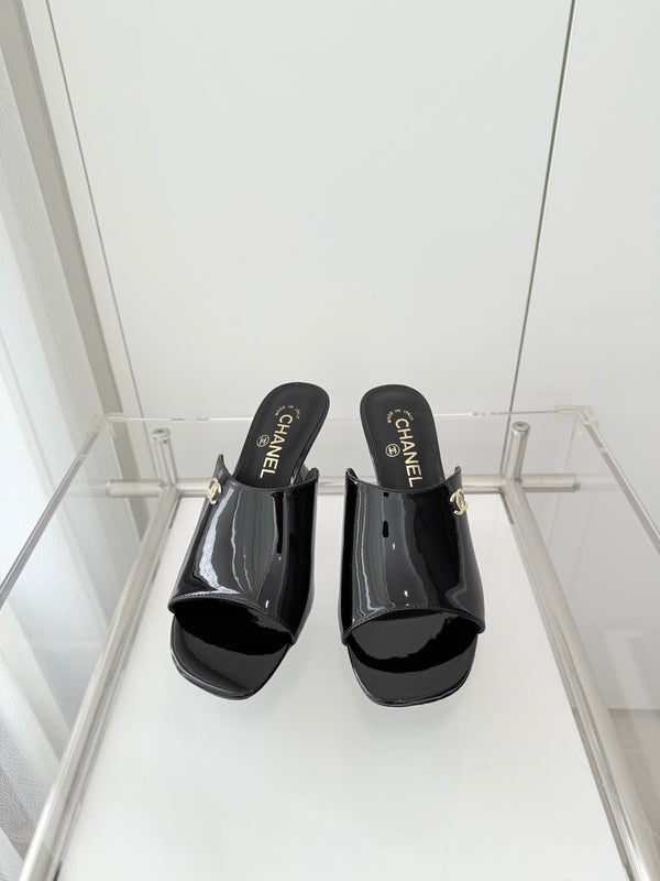Chanel 26 Sandal 70 Black in Patent Leather 597361