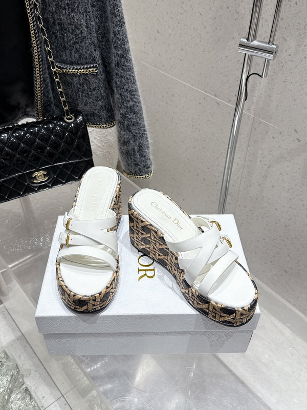 CD 25SS D-Attitude Wedge Sandals 90 White in Cowhide 598107