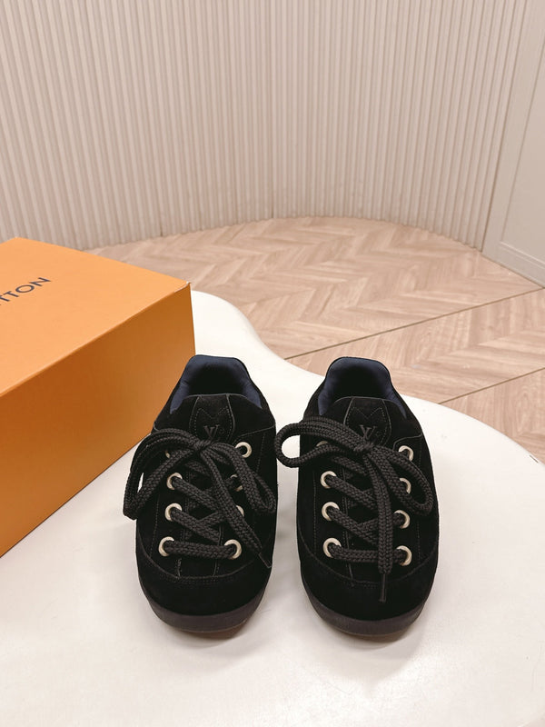 LV x Nigo Collaboration Lace-up Yeti Sneakers Black in Suede 600796