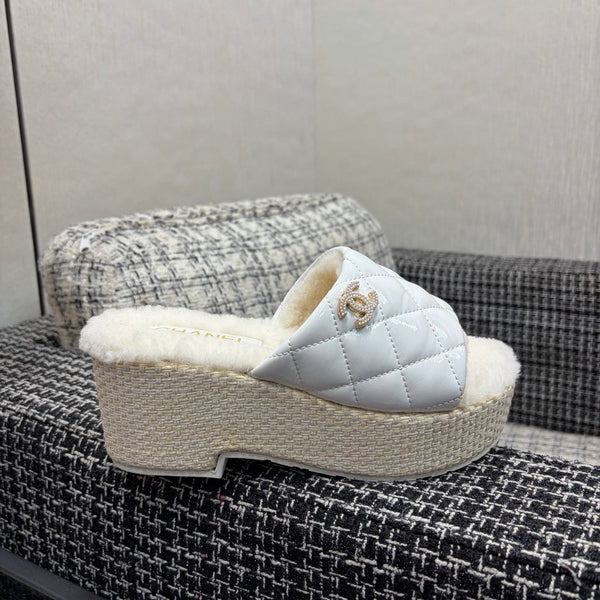 Chane 26 Platform Slippers White Beige in Patent Leather with Wool 602466