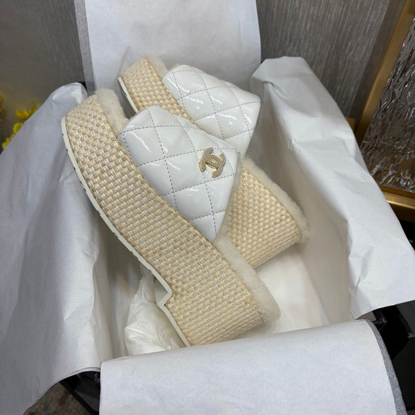 Chane 26 Platform Slippers White Beige in Patent Leather with Wool 602466
