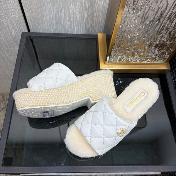 Chane 26 Platform Slippers White Beige in Patent Leather with Wool 602466
