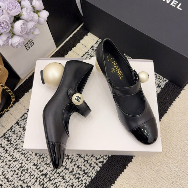 CC Pearl Heel with Rhinstone Clasp Mary Janes Black Cowhide 602353