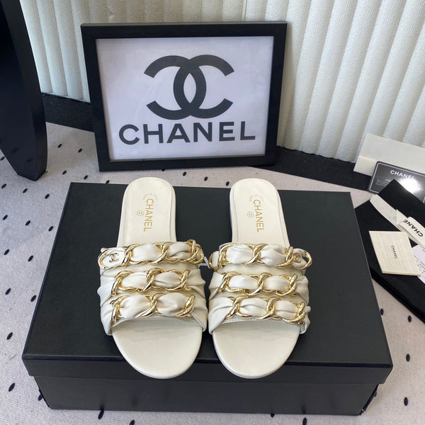 Chanel Early Spring Chain Slippers White in Lambskin 611715