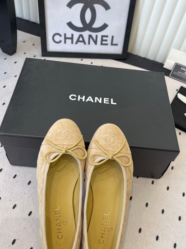 CC Ballet Flats Yellow in Suede 611697