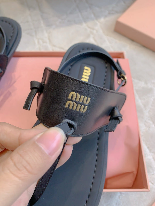 Miu Flip-flot Flat Sandal Black in Cowhide 615338