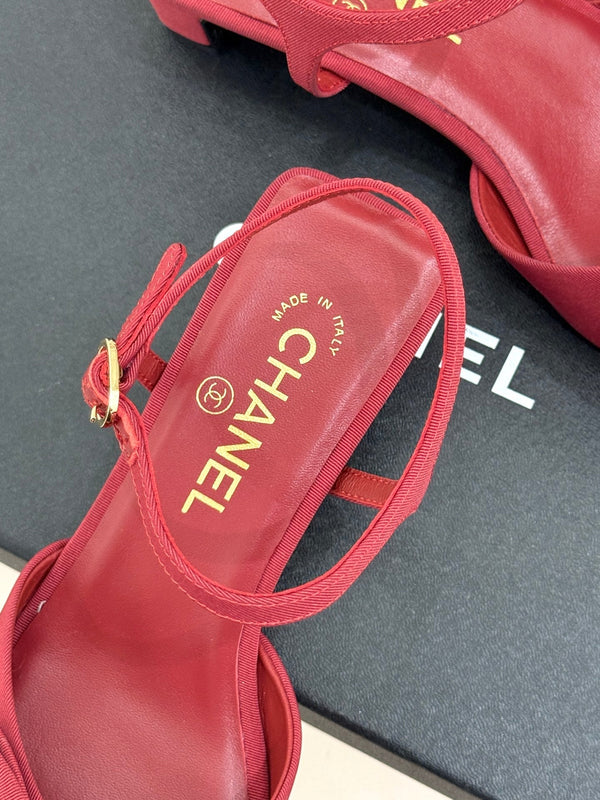 Chanel 26C Chain Bow Chunky Heel Sandals Red in Cowhide 615987