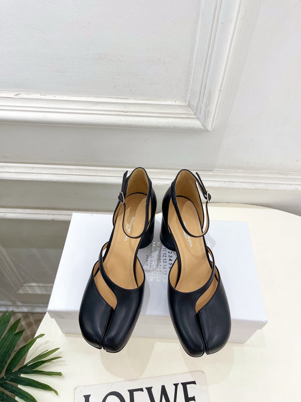 MM6 Tabi 26 Split-Toe Open-Heeled 75 Sandals Black in Cowhide 631902