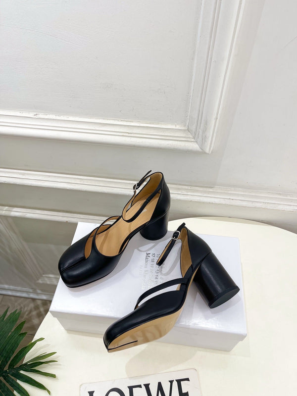 MM6 Tabi 26 Split-Toe Open-Heeled 75 Sandals Black in Cowhide 631902