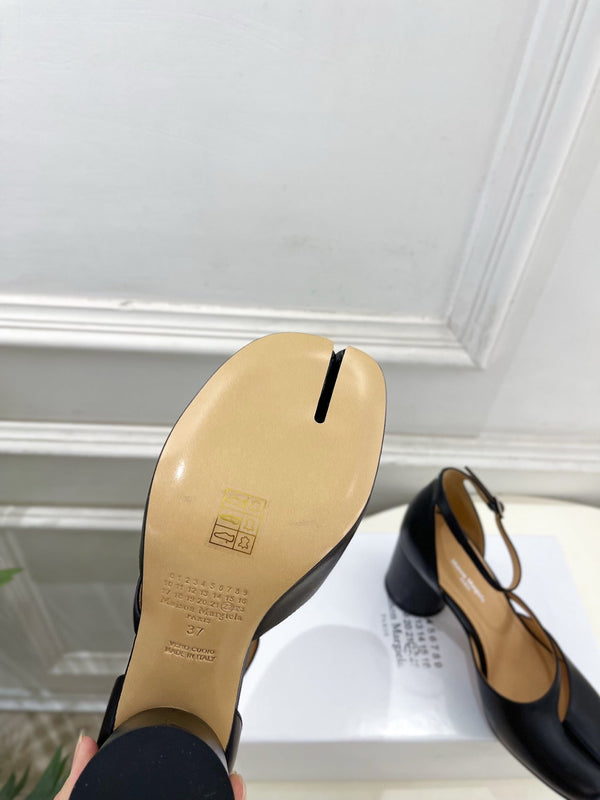 MM6 Tabi 26 Split-Toe Open-Heeled 75 Sandals Black in Cowhide 631902