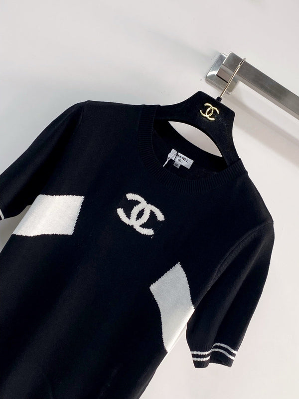 Chanel  Short-Sleeve T-Shirt Black in Wool 153740