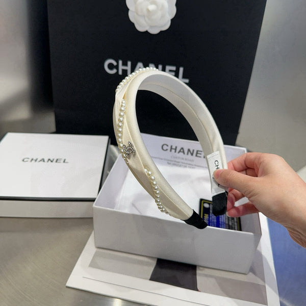 Chanel Pearl Headband White in Cloth 201962