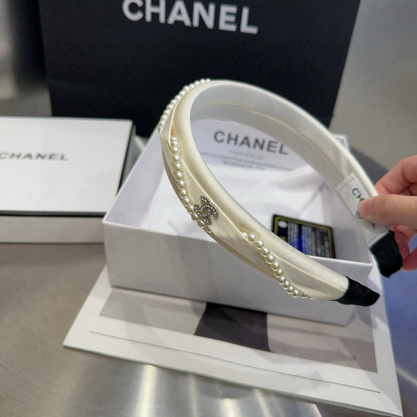 Chanel Pearl Headband White in Cloth 201962