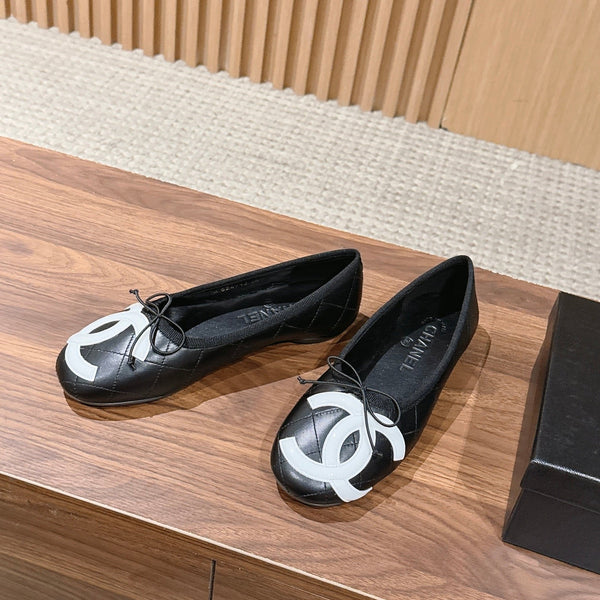 Chanel Vintage Cambon Ballet Flats Black White in Lambskin 692528