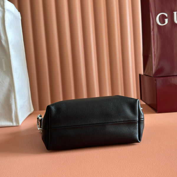 Gucci 26 Coach Shay Crossbody Bag 25.5 Black in Cowhide 284955