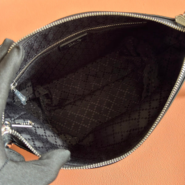 Gucci 26 Coach Shay Crossbody Bag 25.5 Black in Cowhide 284955