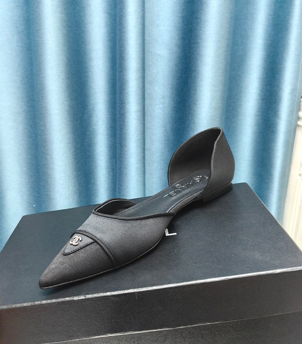 Chanel 26ss Retro Hollow-Out Pointed-Toe Vintage Black in Calfskin 712474