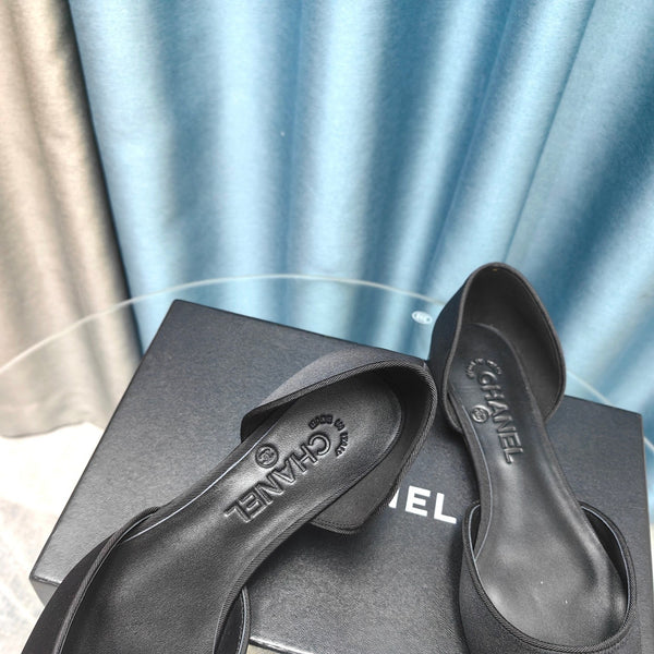 Chanel 26ss Retro Hollow-Out Pointed-Toe Vintage Black in Calfskin 712474